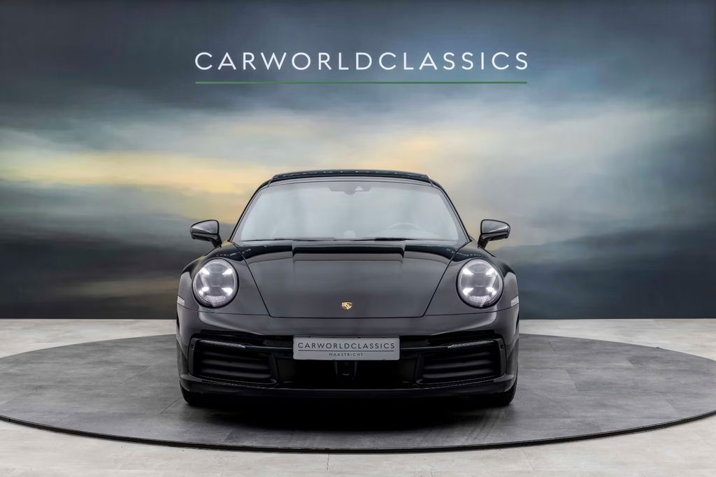 Porsche 992 Carrera 4