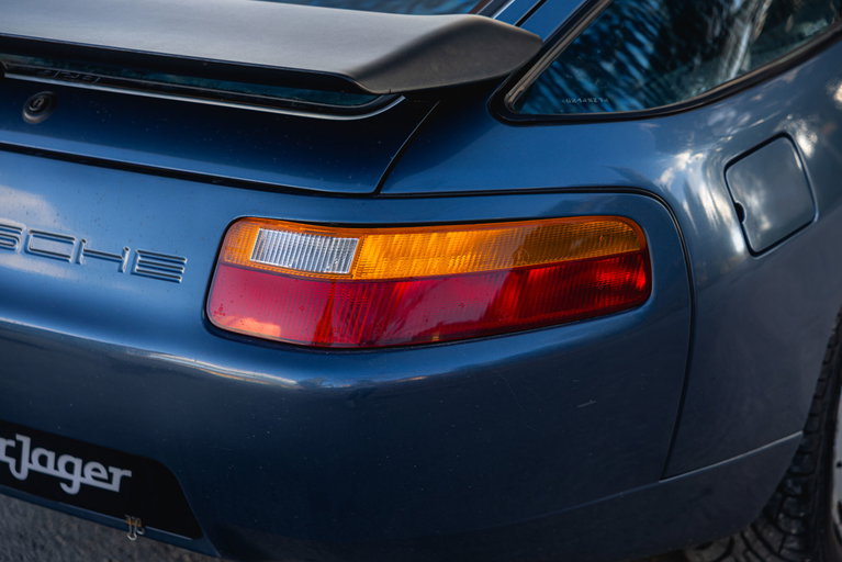 Porsche 928 S4