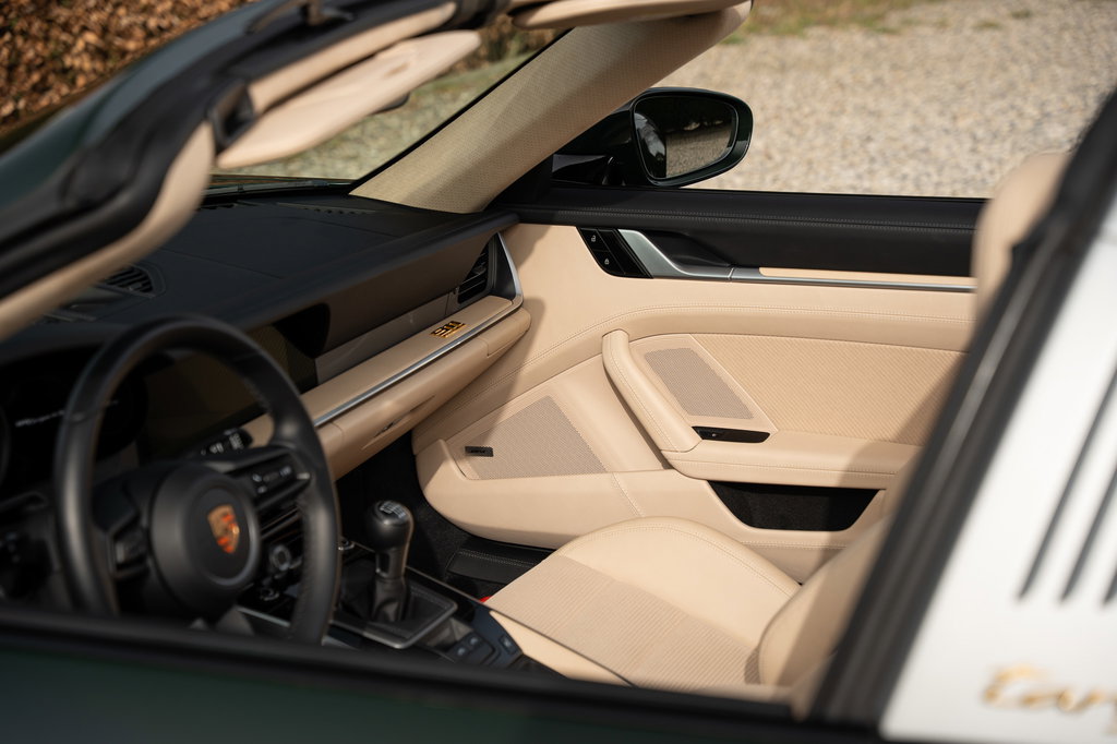 Porsche 992 Heritage Design Edition