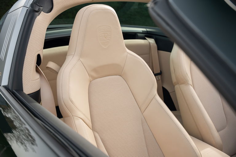 Porsche 992 Heritage Design Edition