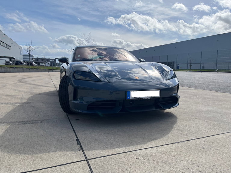 Porsche Taycan 4