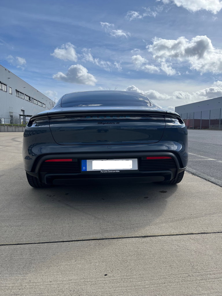 Porsche Taycan 4