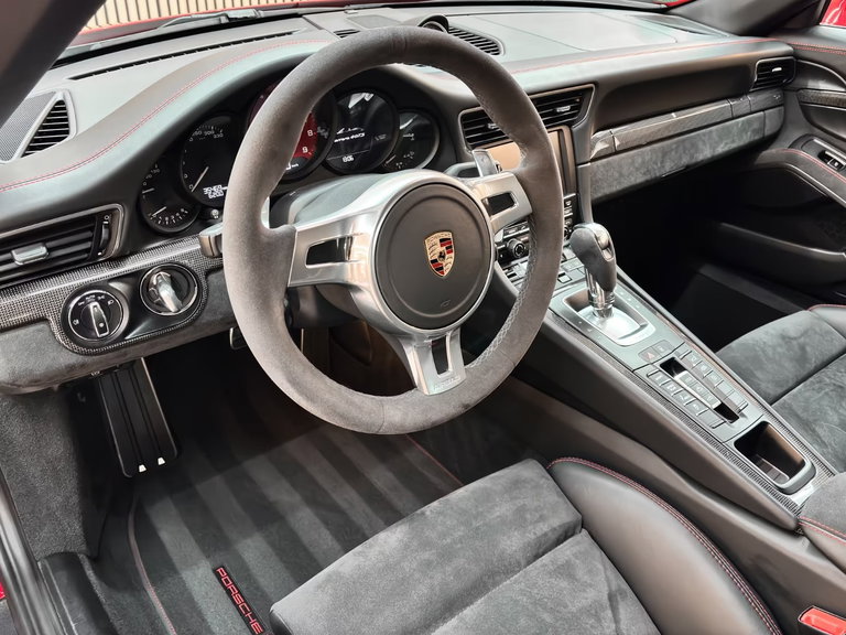 Porsche 991 Carrera 4 GTS