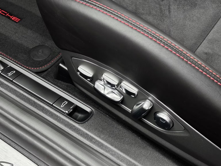 Porsche 991 Carrera 4 GTS