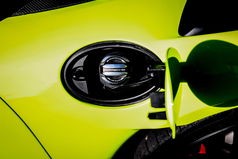 Porsche 718 Cayman GT4 RS