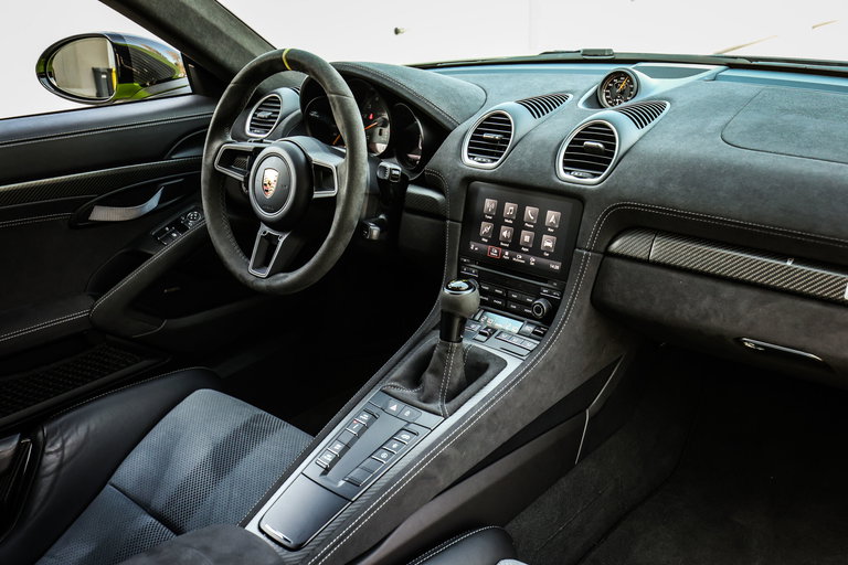 Porsche 718 Cayman GT4 RS