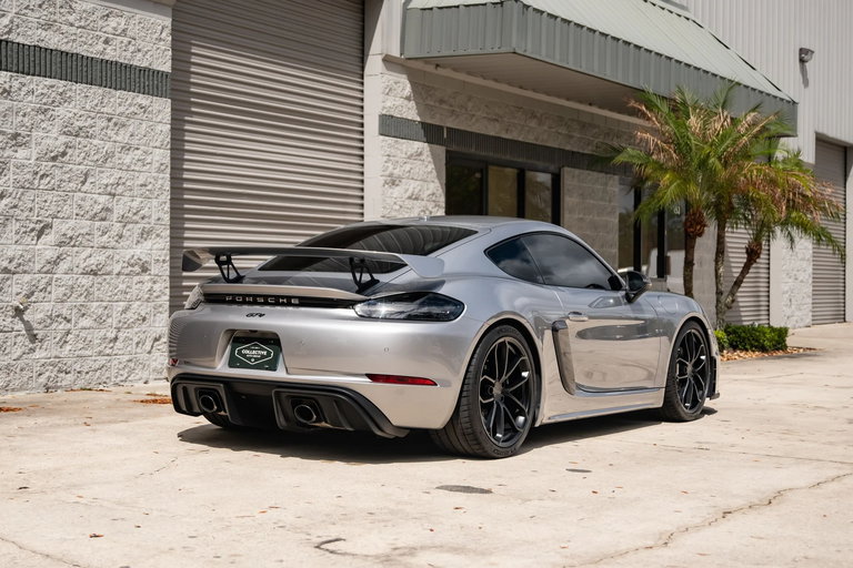 Porsche 718 Cayman GT4