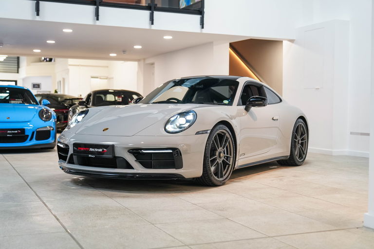 Porsche 992 Carrera 4 GTS