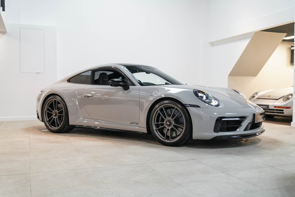 Porsche 992 Carrera 4 GTS