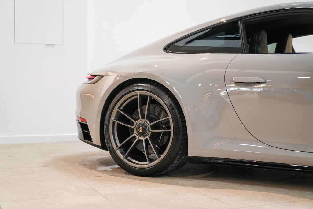 Porsche 992 Carrera 4 GTS