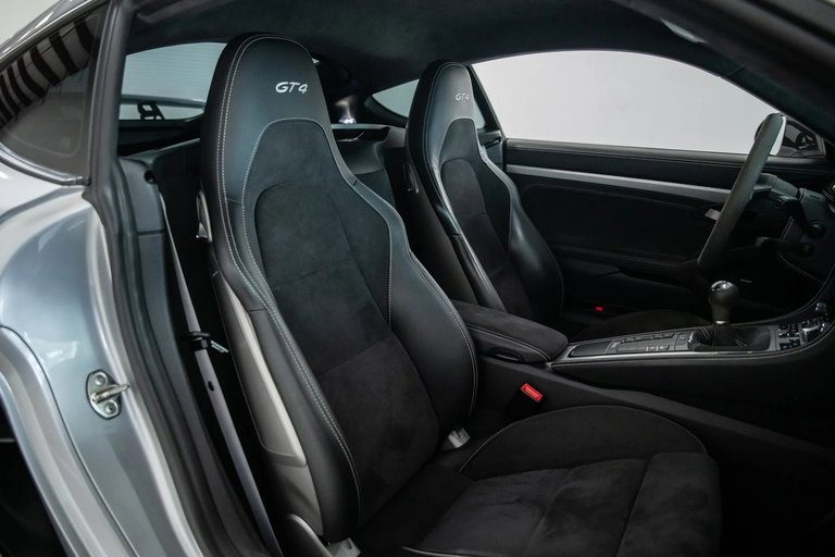 Porsche 718 Cayman GT4