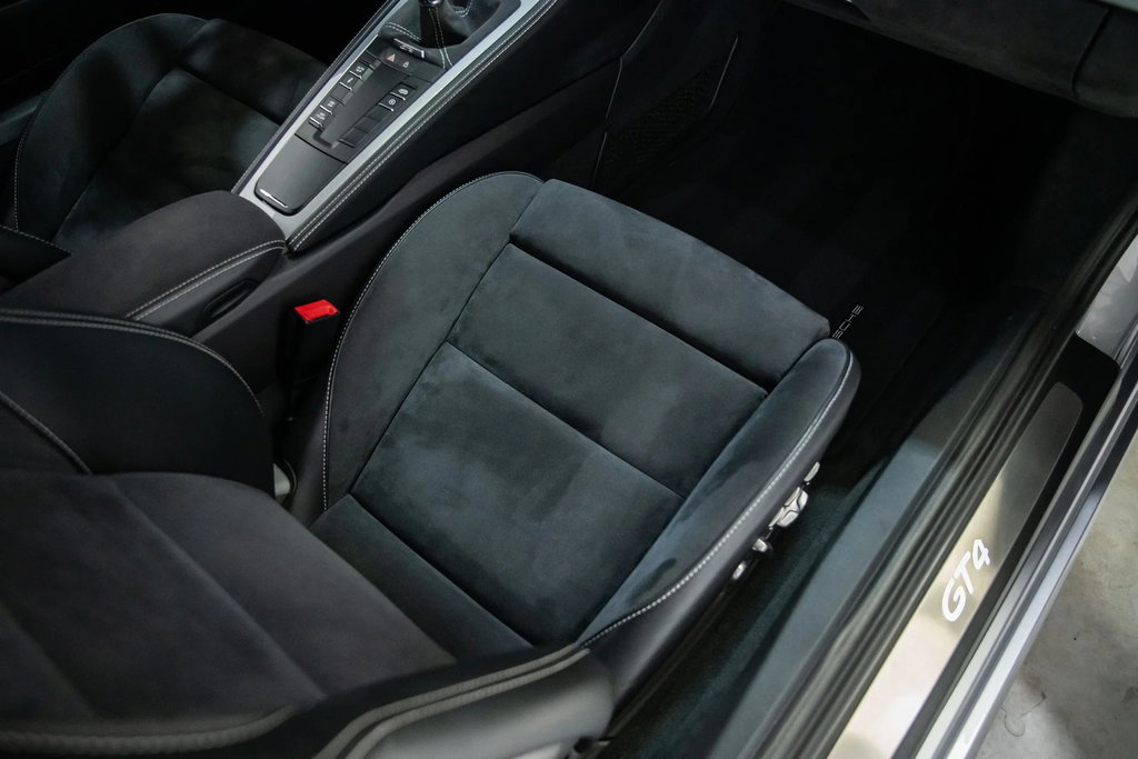 Porsche 718 Cayman GT4