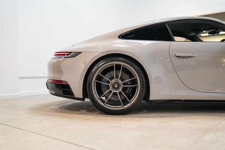 Porsche 992 Carrera 4 GTS
