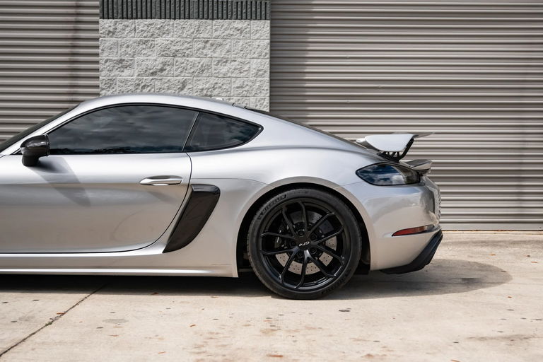 Porsche 718 Cayman GT4