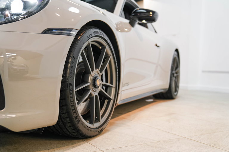 Porsche 992 Carrera 4 GTS