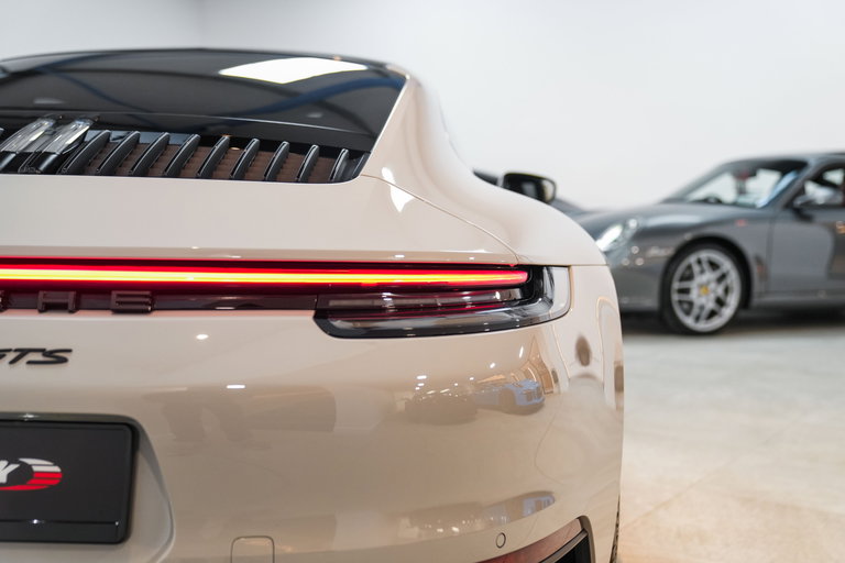 Porsche 992 Carrera 4 GTS