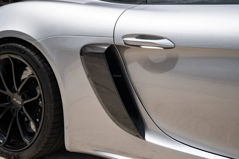 Porsche 718 Cayman GT4