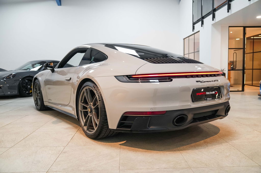 Porsche 992 Carrera 4 GTS
