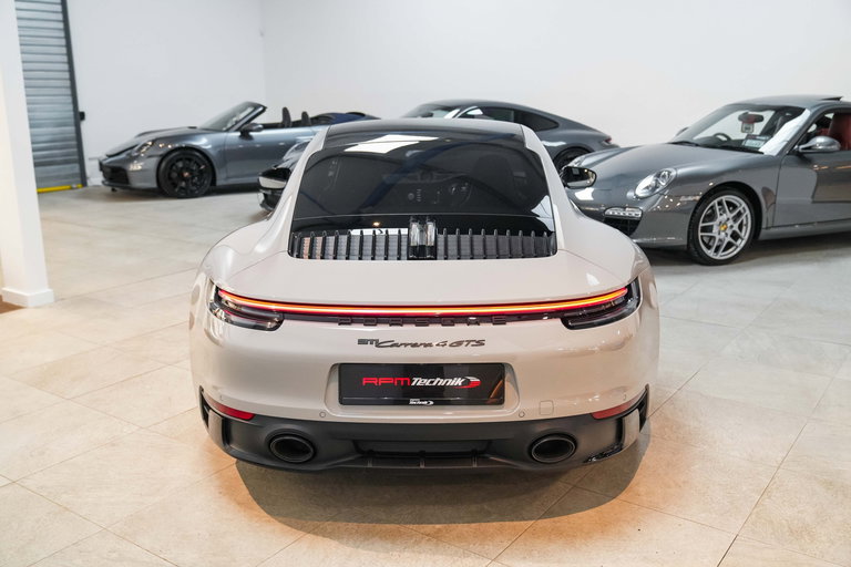 Porsche 992 Carrera 4 GTS