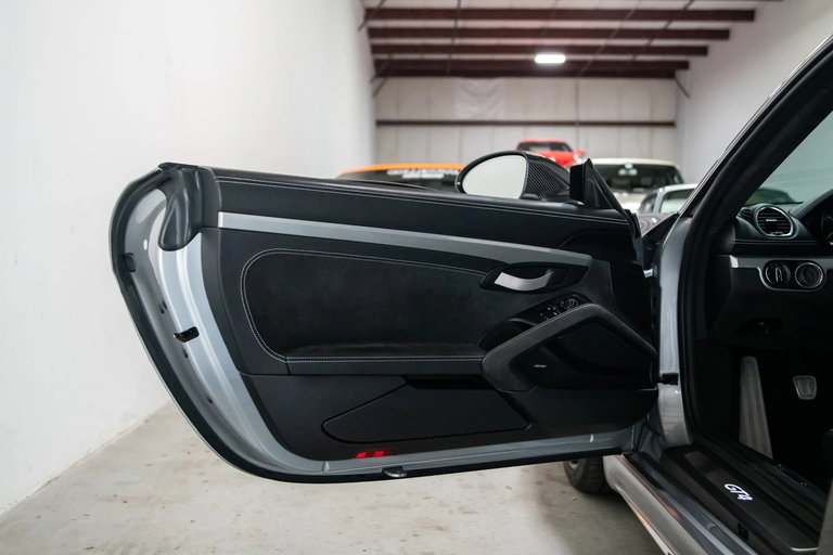 Porsche 718 Cayman GT4