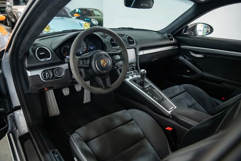 Porsche 718 Cayman GT4