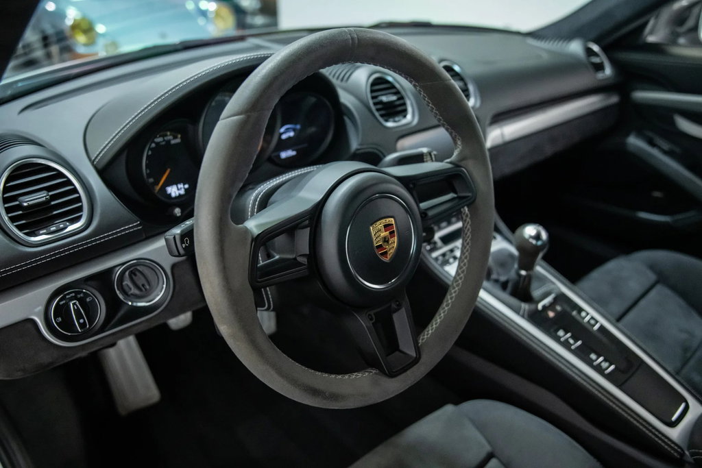 Porsche 718 Cayman GT4