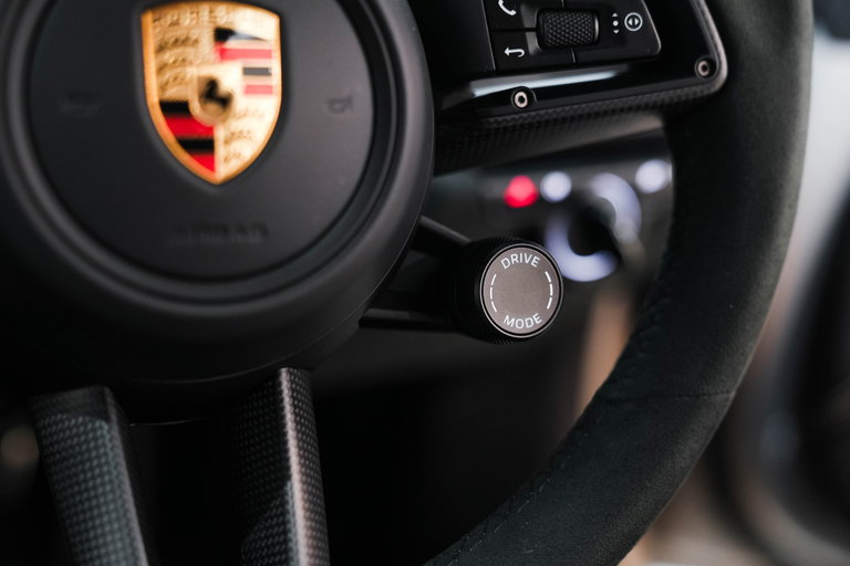 Porsche 992 Carrera 4 GTS