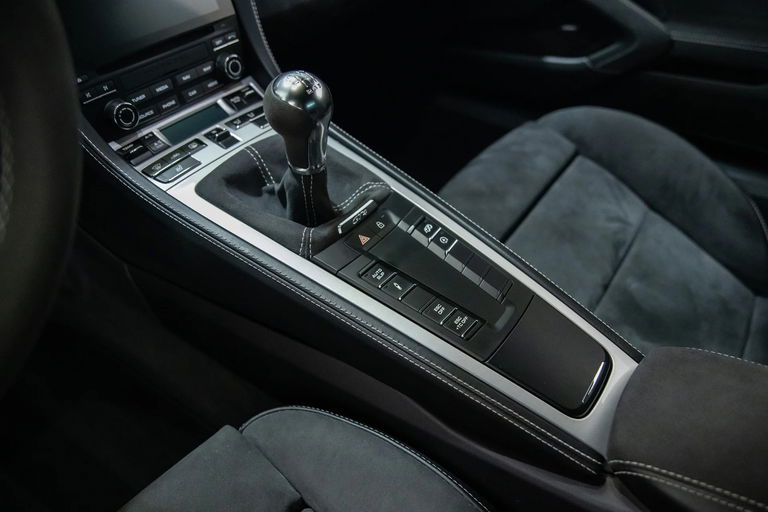 Porsche 718 Cayman GT4