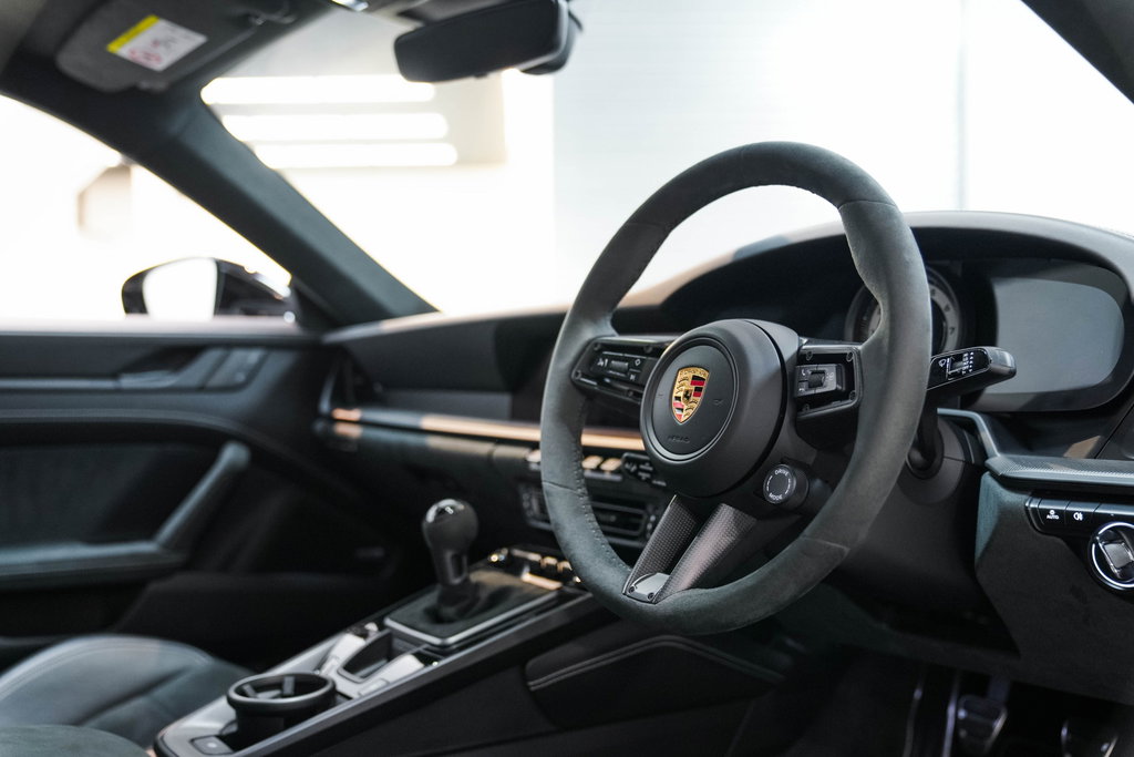 Porsche 992 Carrera 4 GTS