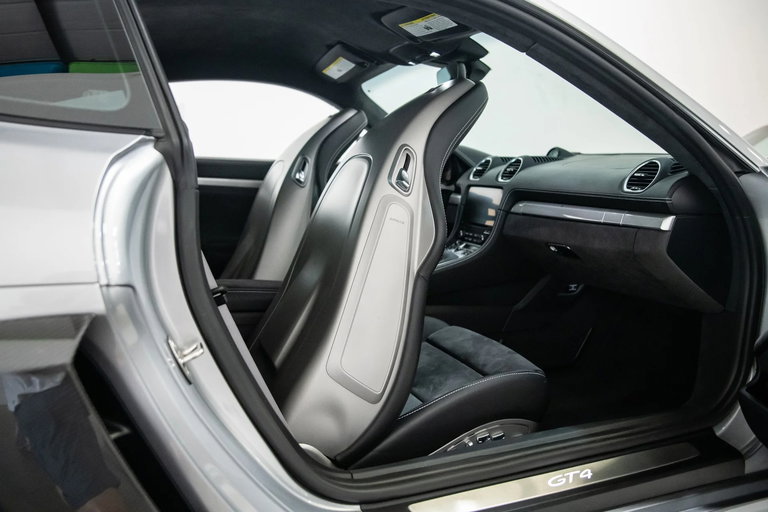 Porsche 718 Cayman GT4