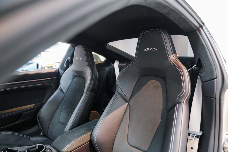 Porsche 992 Carrera 4 GTS