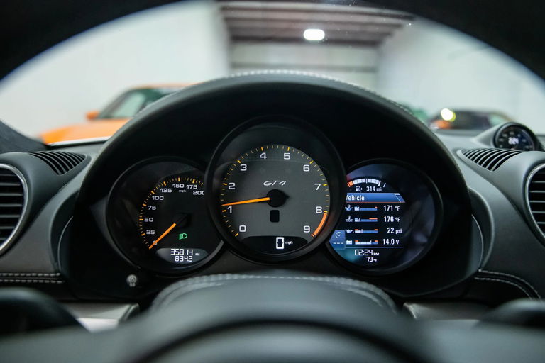 Porsche 718 Cayman GT4