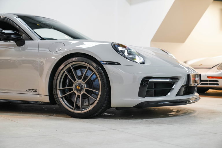 Porsche 992 Carrera 4 GTS