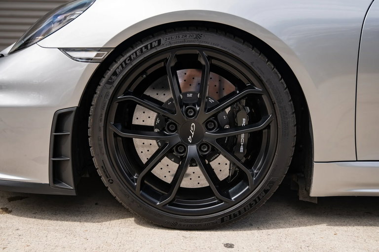 Porsche 718 Cayman GT4