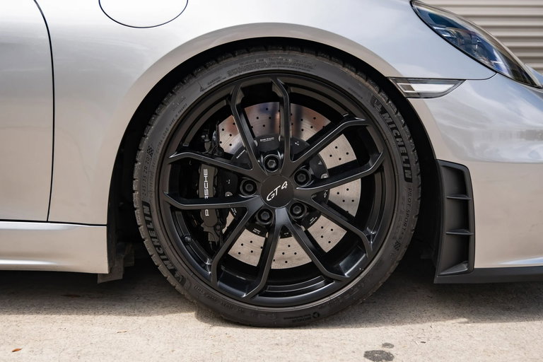 Porsche 718 Cayman GT4