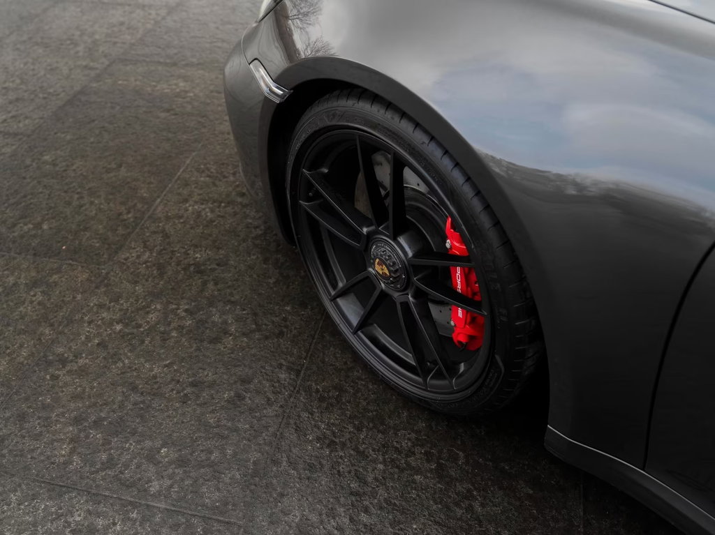 Porsche 992 Carrera 4 GTS