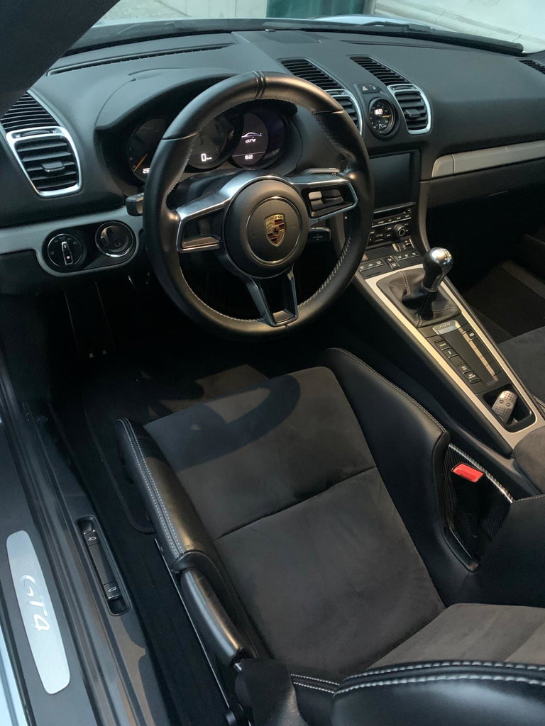 Porsche 981 Cayman GT4