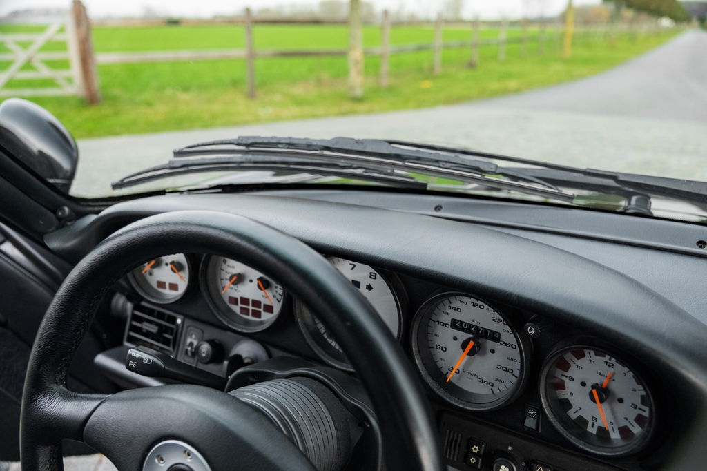 Porsche 993 Carrera 4