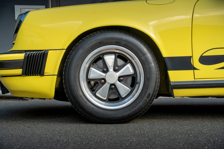 Porsche 911 Carrera 2.7