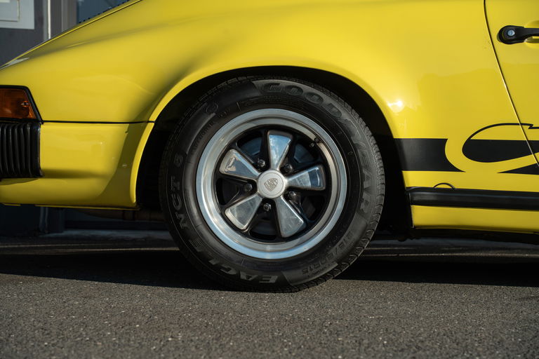 Porsche 911 Carrera 2.7