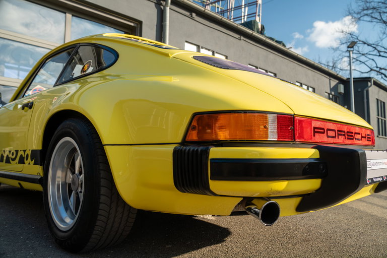 Porsche 911 Carrera 2.7