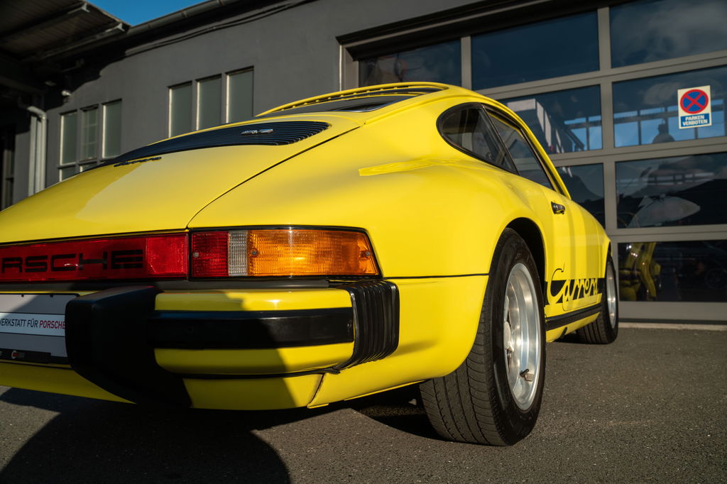 Porsche 911 Carrera 2.7