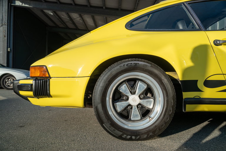 Porsche 911 Carrera 2.7