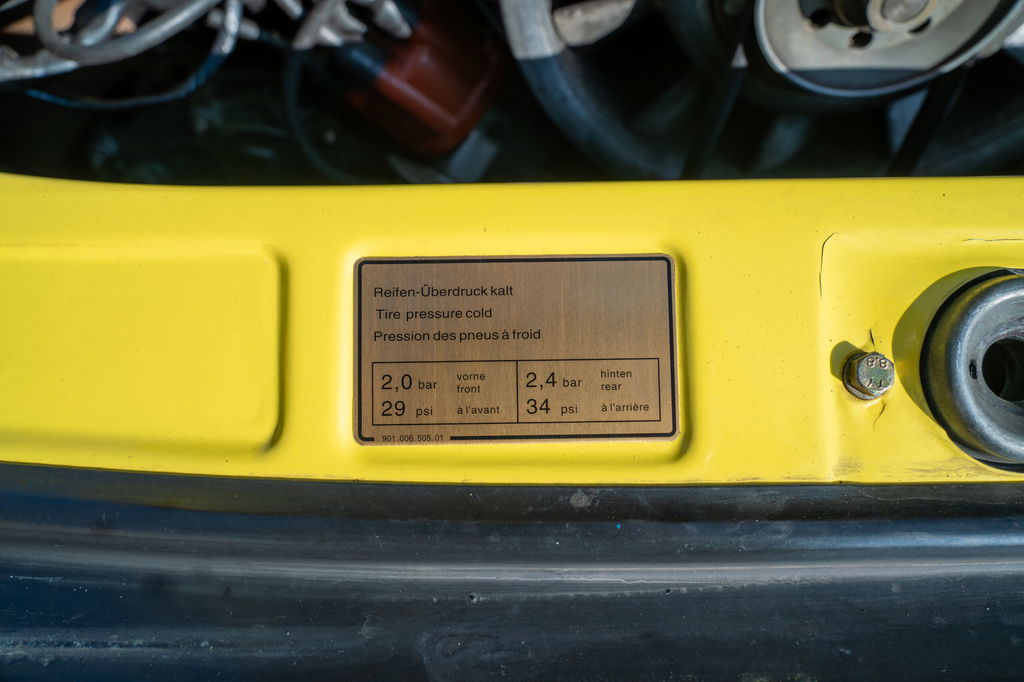 Porsche 911 Carrera 2.7