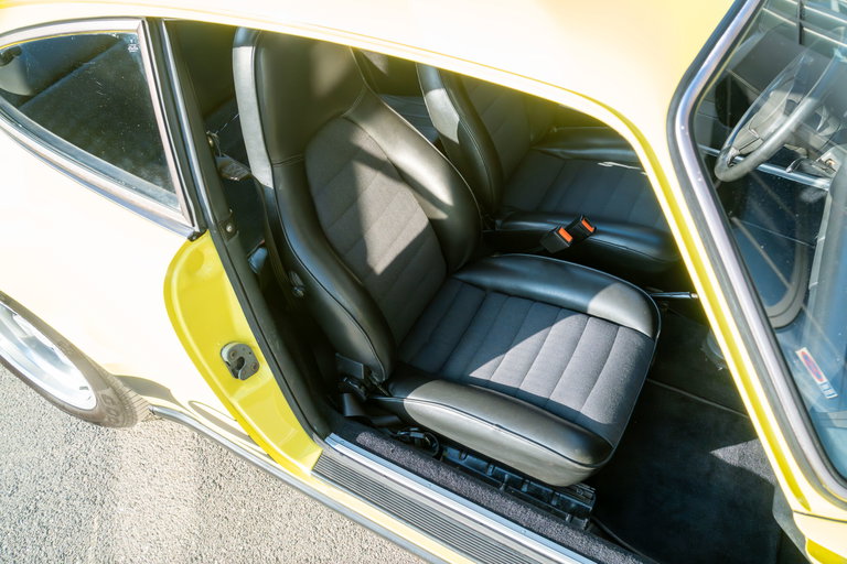 Porsche 911 Carrera 2.7