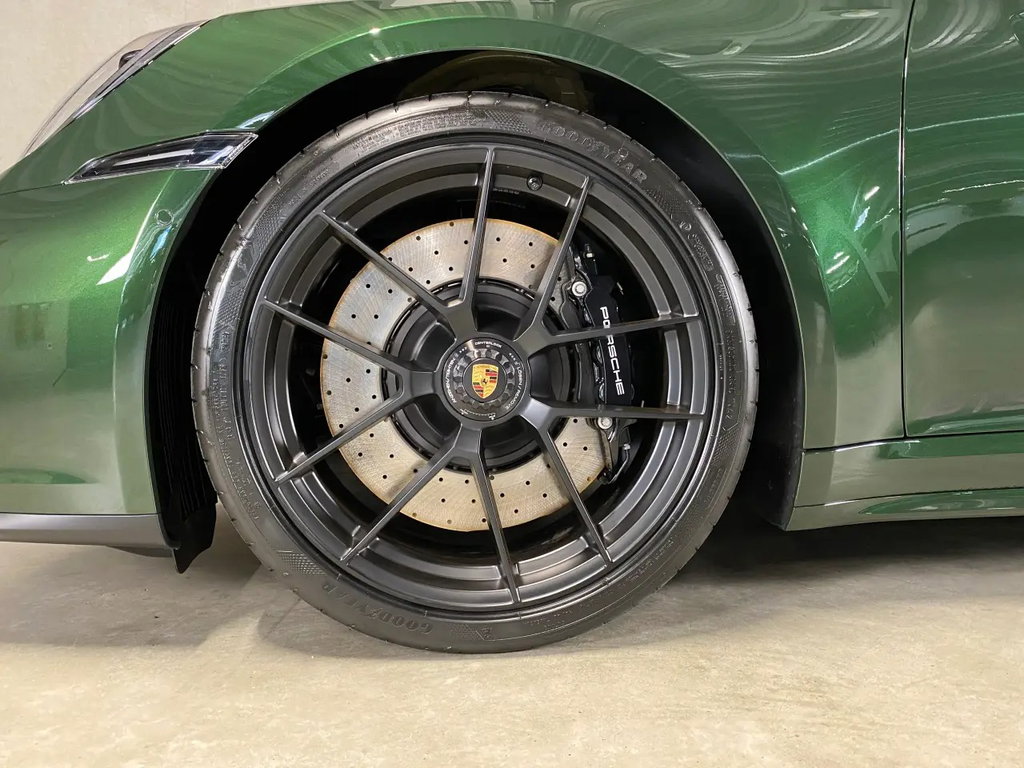 Porsche 992.2 Carrera 4 GTS