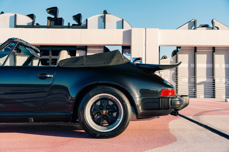 Porsche 911 Carrera 3.2 “25 Jahre 911”