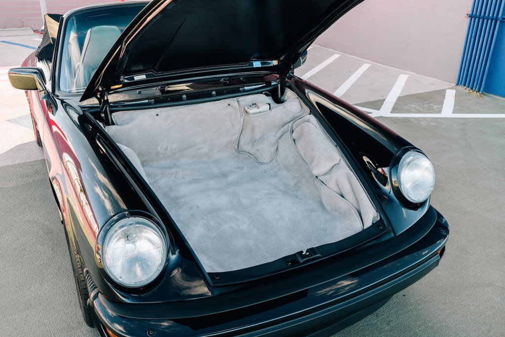 Porsche 911 Carrera 3.2 “25 Jahre 911”