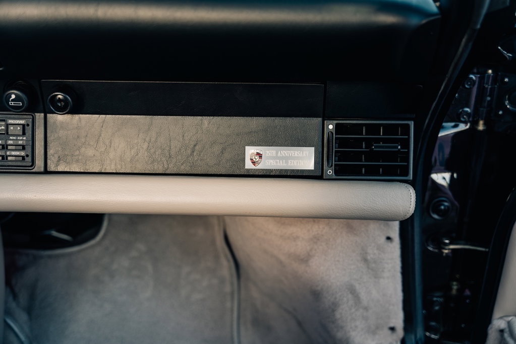 Porsche 911 Carrera 3.2 “25 Jahre 911”