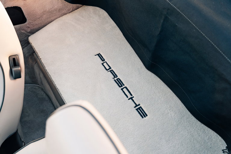 Porsche 911 Carrera 3.2 “25 Jahre 911”